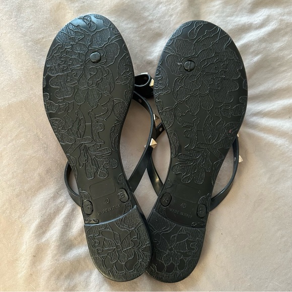 Black and Gold Jelly Flip Flops - Picture 2 of 3